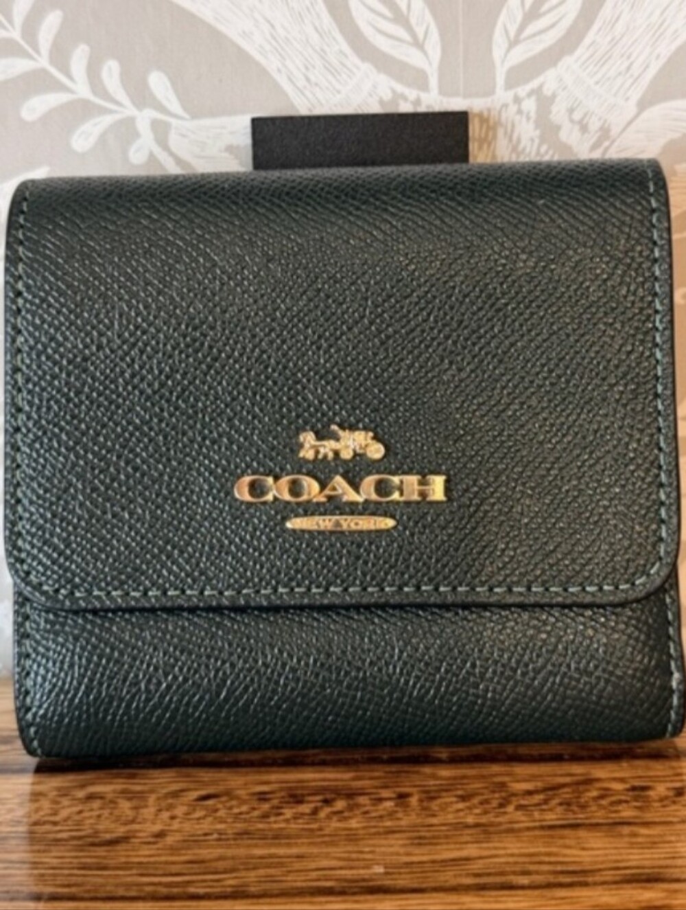NWOT Coach Dark Green Textured Leather Trifold Wallet/Deep Navy Interior